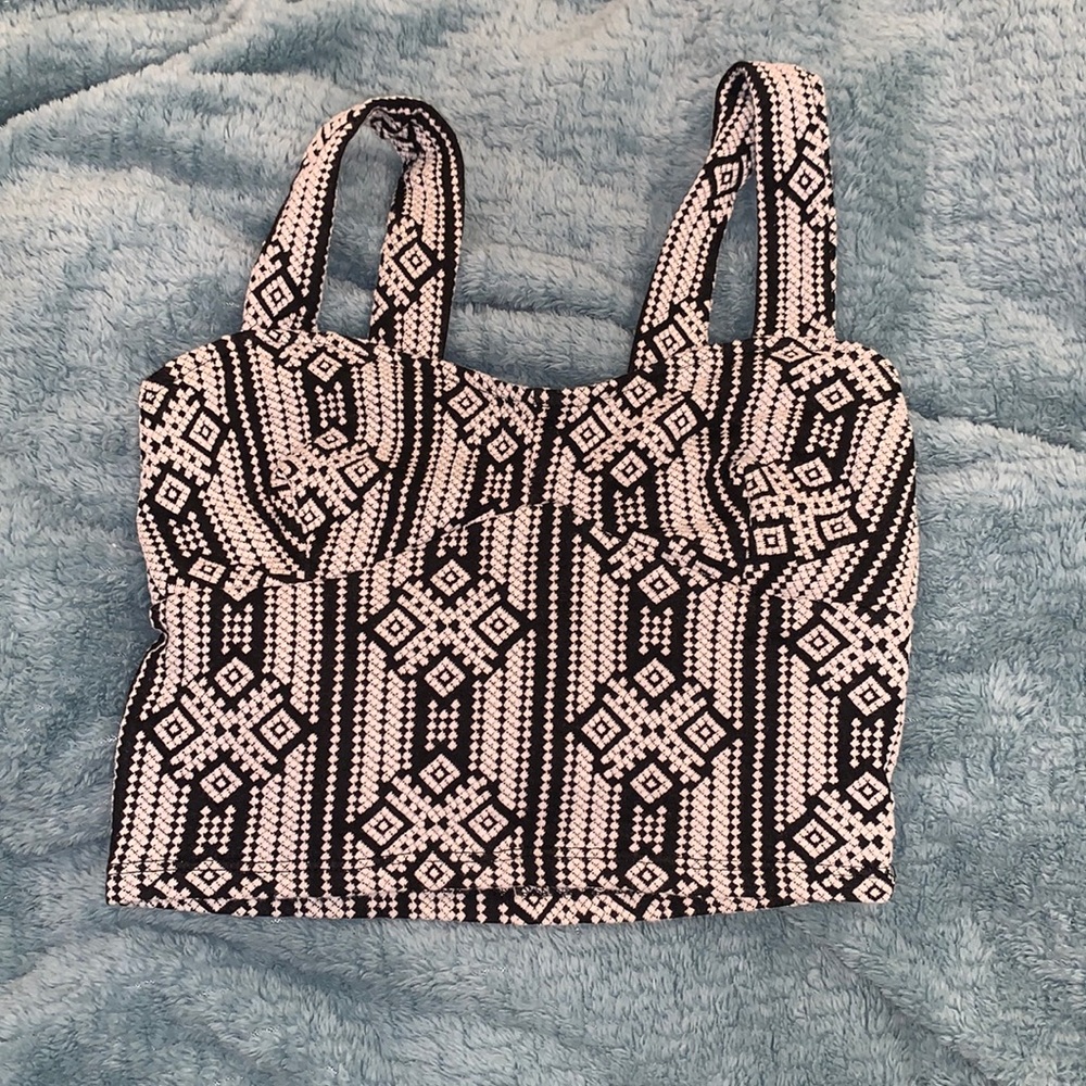 Black and white patterned crop top size S